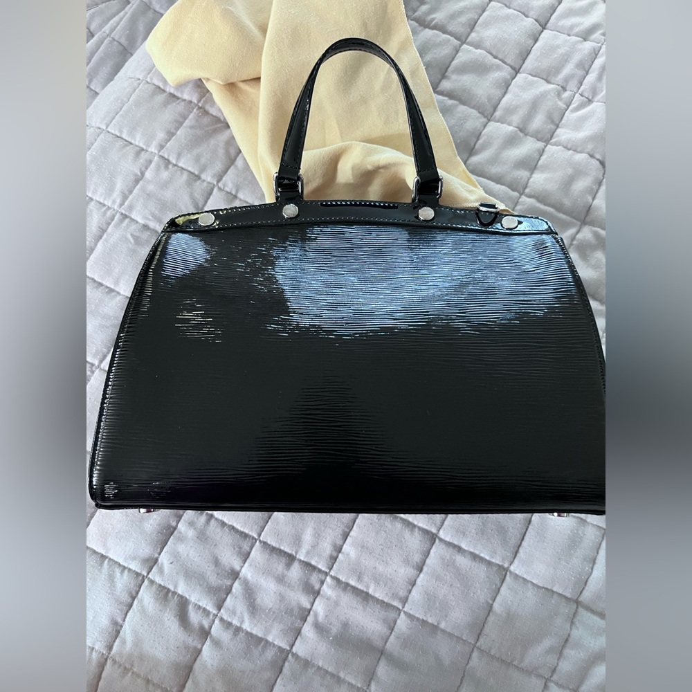 ✨NEW✨ Louis Vuitton Epi Brea MM